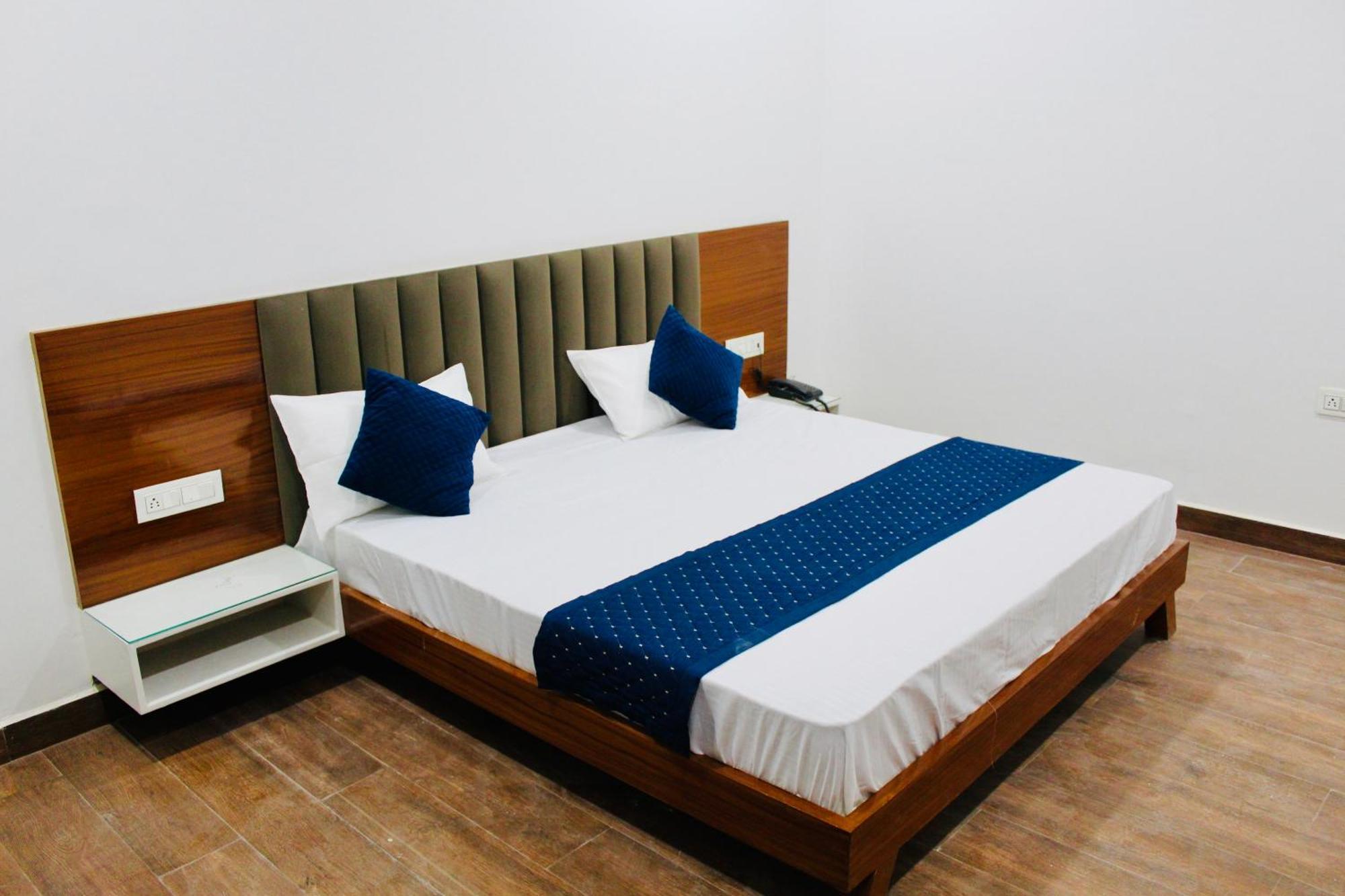 The Loya Hotel Muktsar Exterior photo