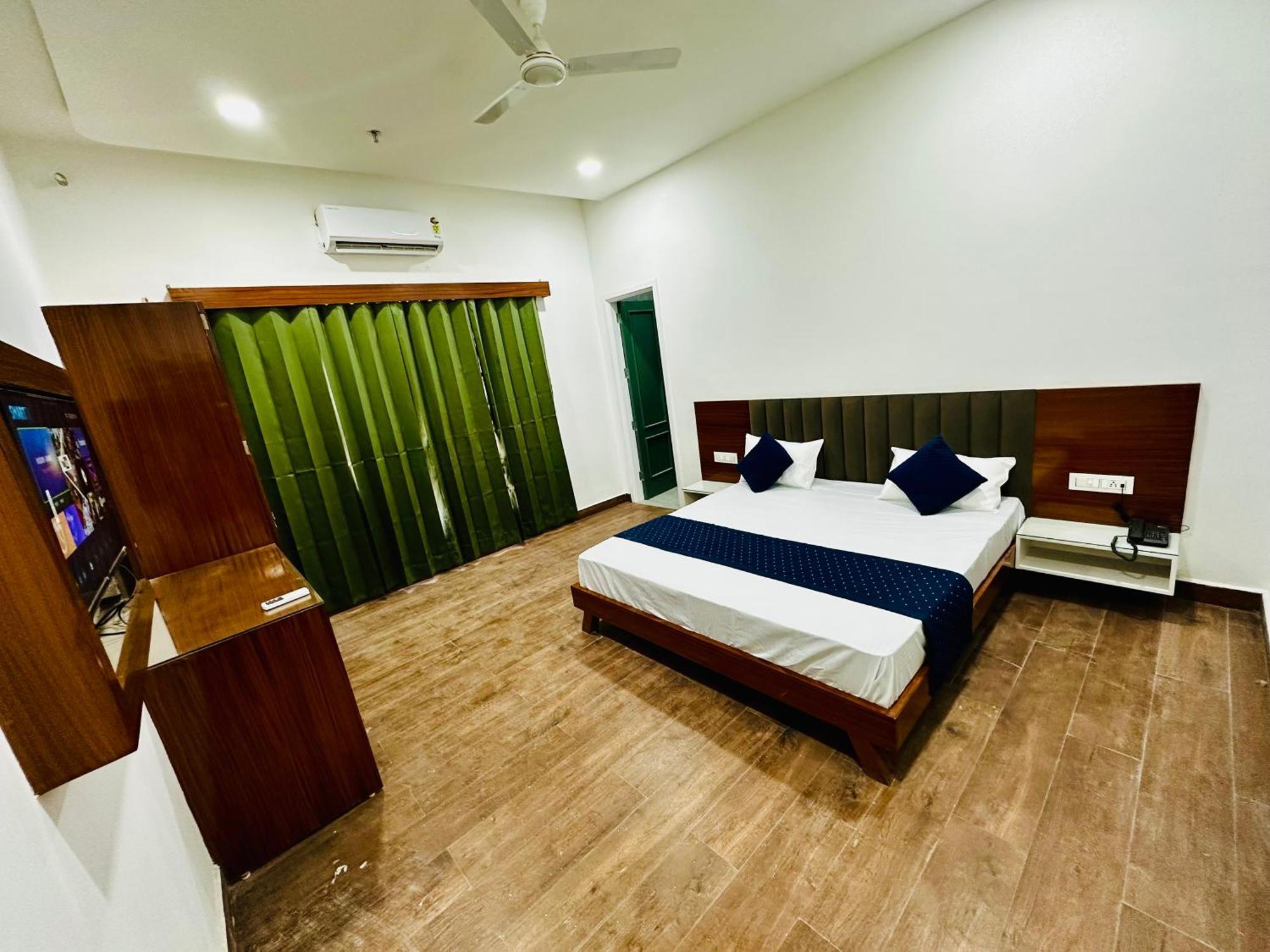 The Loya Hotel Muktsar Exterior photo